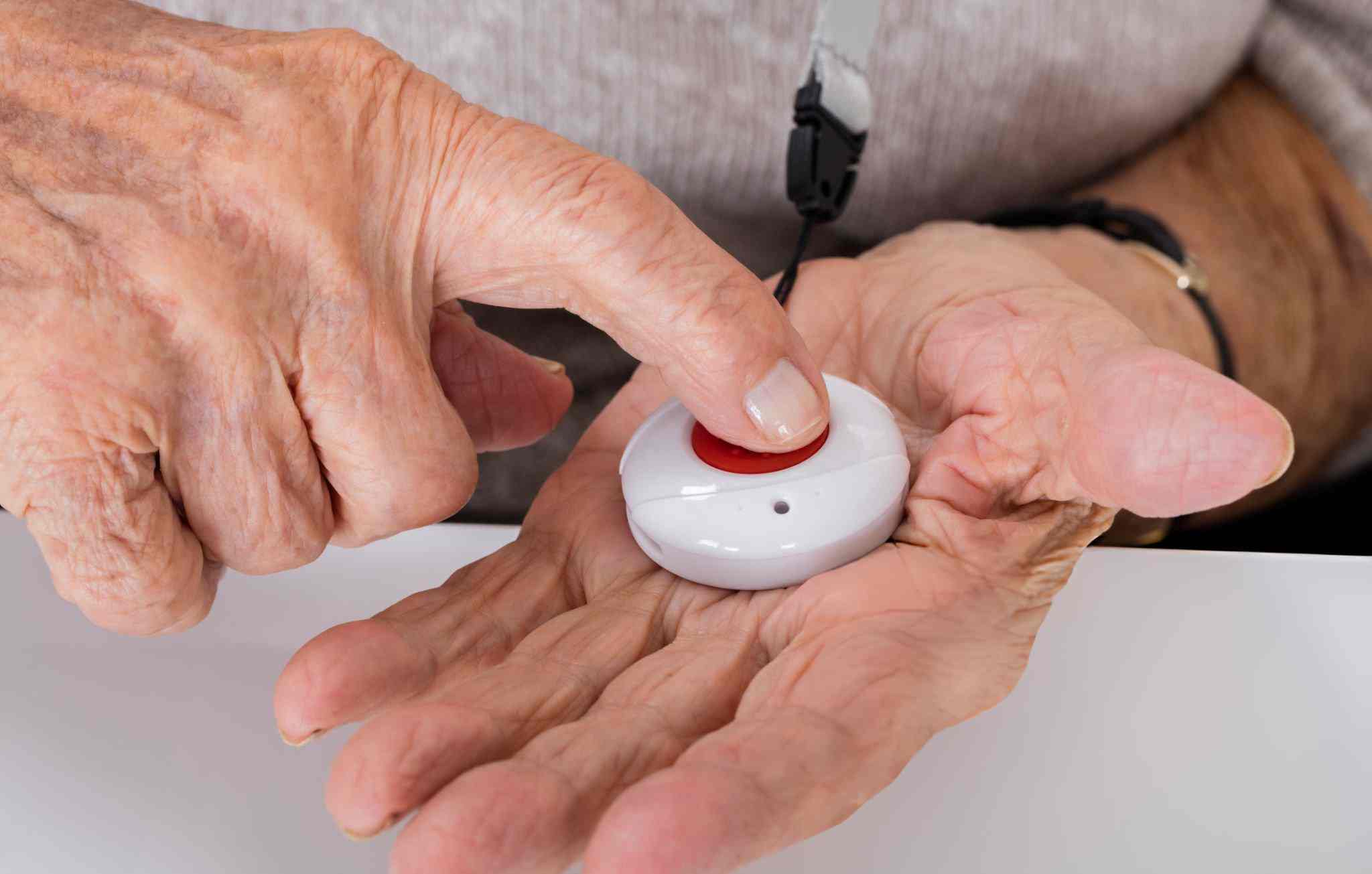 Features to Look For in a Personal Medical Alarm Melbourne -Personal Medical Alarm Melbourne