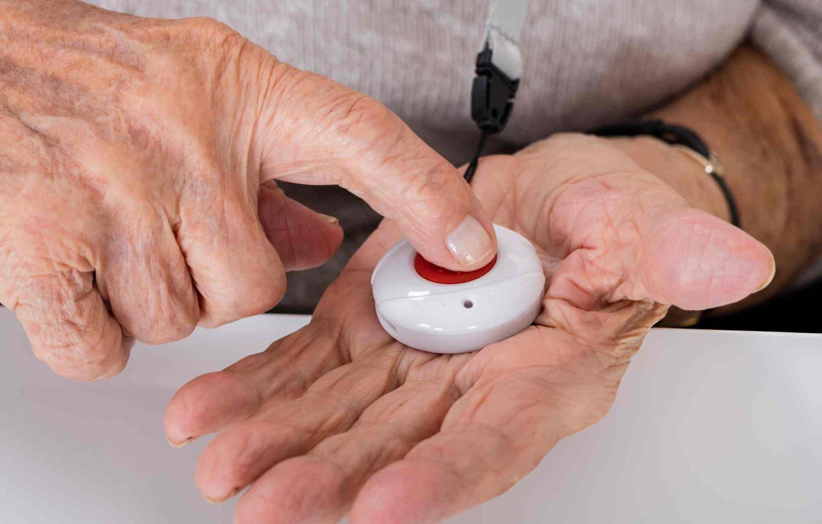 Features to Look For in a Personal Medical Alarm Melbourne -Personal Medical Alarm Melbourne 